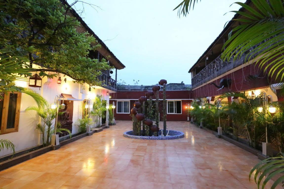Heritage Hotel Lucknow Extérieur photo